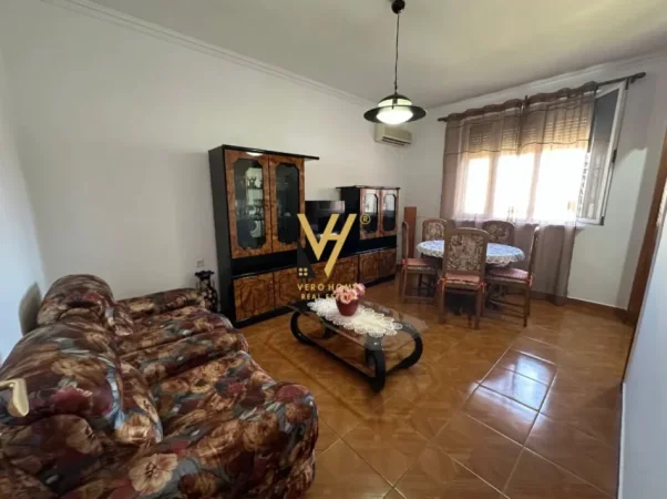 Tirane, jepet me qera apartament 2+1+Ballkon Kati 4, 78 m² 600 € (SHKOLLA E KUQE)