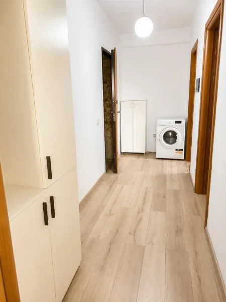 Tirane, jepet me qera apartament 1+1 Kati 4, 500 € 