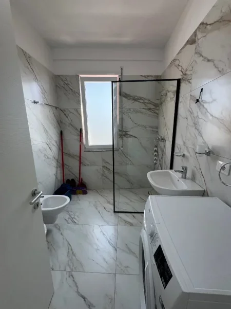 Tirane, jepet me qera apartament 2+1 Kati 3, 106 m² 450 € (Paskuqan)