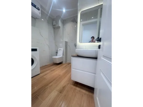 Tirane, jepet me qera apartament 1+1 Kati 2, 55 m² 700 € (Inxhinieria, Japim me qira apartament 1+1)