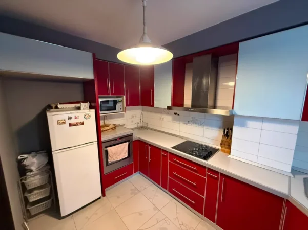 Tirane, jepet me qera apartament 2+1 Kati 3, (myslym shyri)