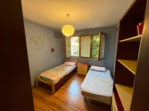 Tirane, jepet me qera apartament 2+1 Kati 3, (myslym shyri)