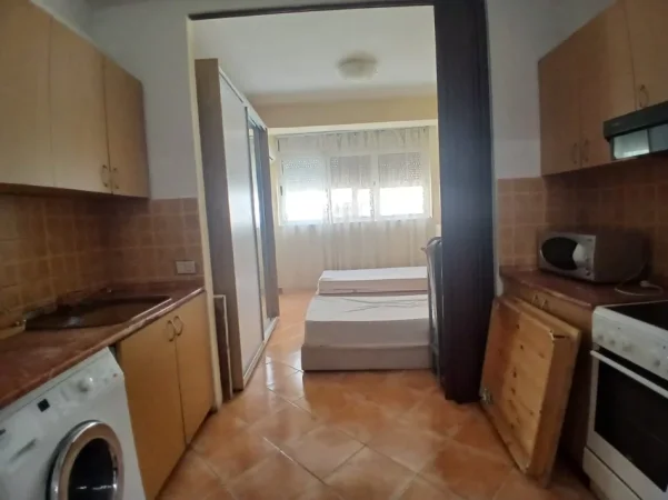 Tirane, jepet me qera apartament 1+1 Kati 4, 50 m² 480 € (Myslym Shyri prane someg)
