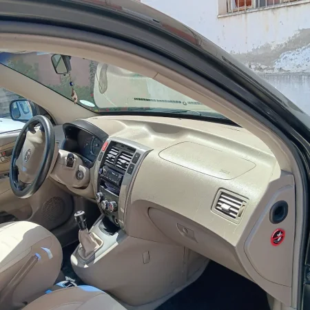 Berat, shitet SUV Hyundai Nafte, e zeze manuale Kondicioner 123.000 km 3.500 €