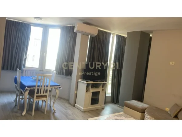 Tirane, jepet me qera apartament 2+1 Kati 5, 90 m² 800 € (APARTAMENT 2+1 ME QIRA, NE KRAH TE AMBASADES AMERIKANE, TIRANE!)