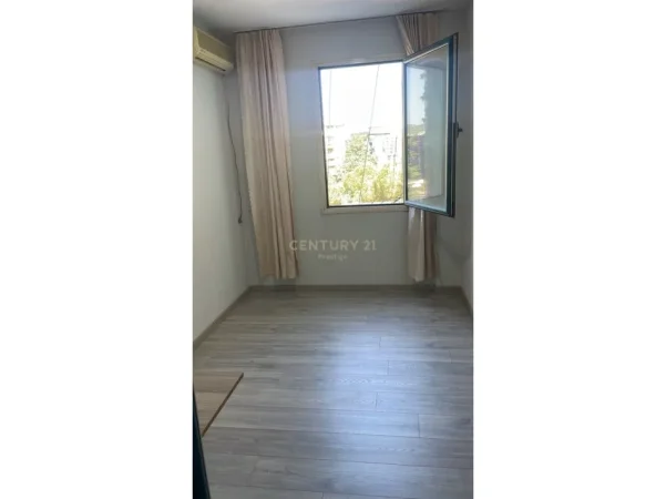 Tirane, jepet me qera apartament 2+1 Kati 5, 90 m² 800 € (APARTAMENT 2+1 ME QIRA, NE KRAH TE AMBASADES AMERIKANE, TIRANE!)