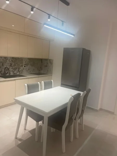 Tirane, jepet me qera apartament 2+1+Ballkon Kati 6, 100 m² 450 € (Bar Artisti, Astir)