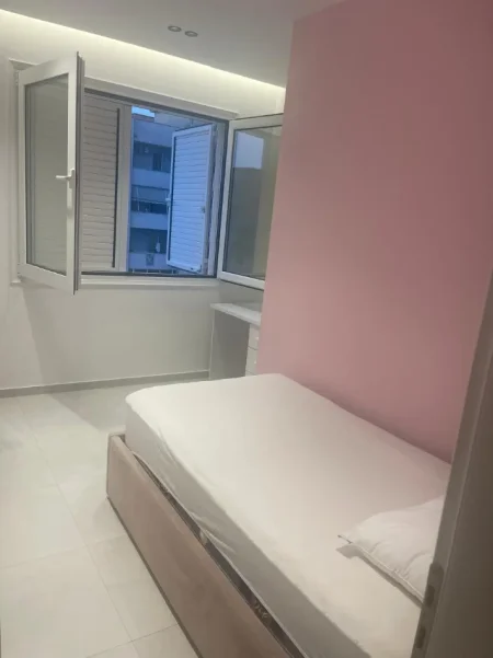 Tirane, jepet me qera apartament 2+1+Ballkon Kati 6, 100 m² 450 € (Bar Artisti, Astir)