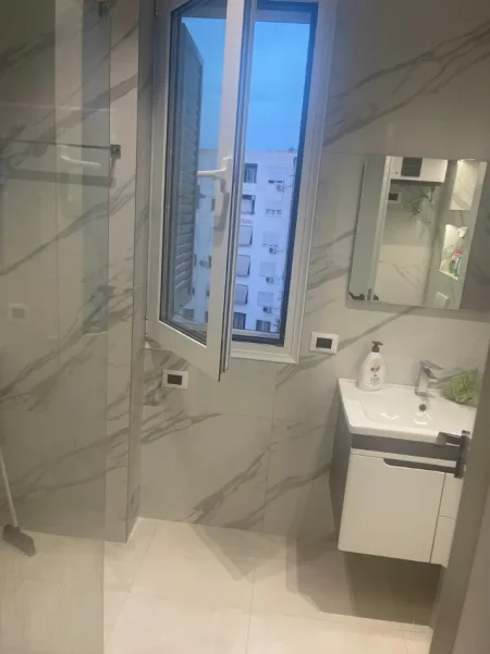 Tirane, jepet me qera apartament 2+1+Ballkon Kati 6, 100 m² 450 € (Bar Artisti, Astir)
