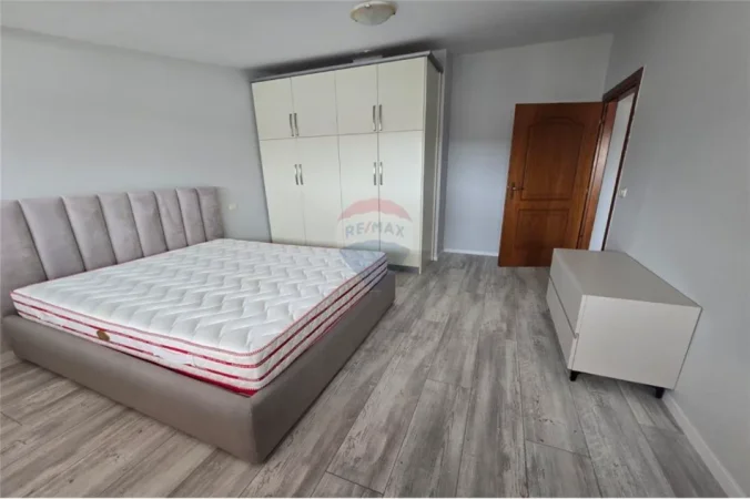 Vlore - Lungomare, shitet apartament 1+1 Kati 7, 58 m² 95.000 € (Rruga Reshat Osmani, Vlore)