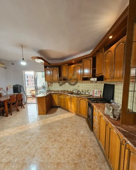 Jepet me qera Apartament 2+1 ne Laprake pallati Hawai (D8242A-217)