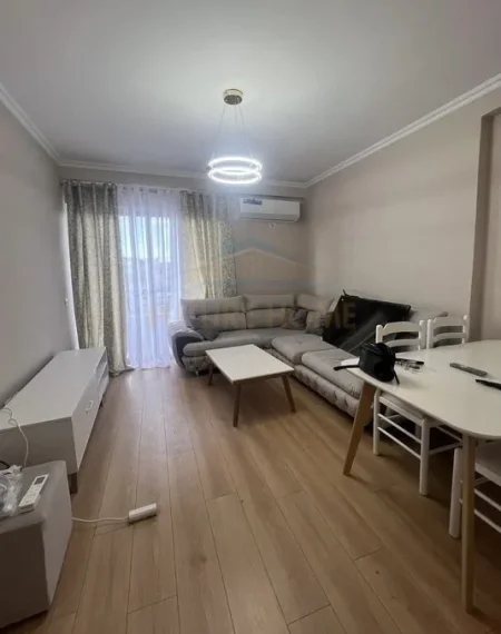 Shqiperi, jepet me qera apartament 2+1 Kati 3, 90 m² 550 € 