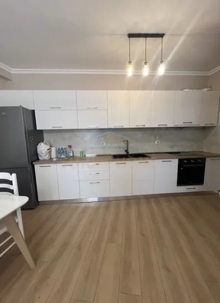 Shqiperi, jepet me qera apartament 2+1 Kati 3, 90 m² 550 € 