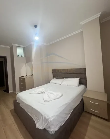 Shqiperi, jepet me qera apartament 2+1 Kati 3, 90 m² 550 € 