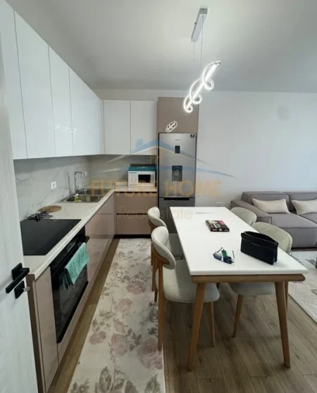 Tirane, jepet me qera apartament 2+1 Kati 5, 87 m² 550 € 