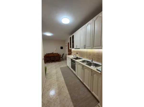 Tirane, jepet me qera apartament 2+1 Kati 9, 95 m² 850 € (Jepet me qira apartament 2+1 tek 21 Dhjetori!)
