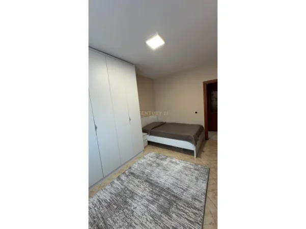 Tirane, jepet me qera apartament 2+1 Kati 9, 95 m² 850 € (Jepet me qira apartament 2+1 tek 21 Dhjetori!)