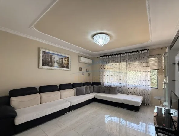 Tirane, jepet me qera apartament 2+1 Kati 2, 102 m² 550 € 