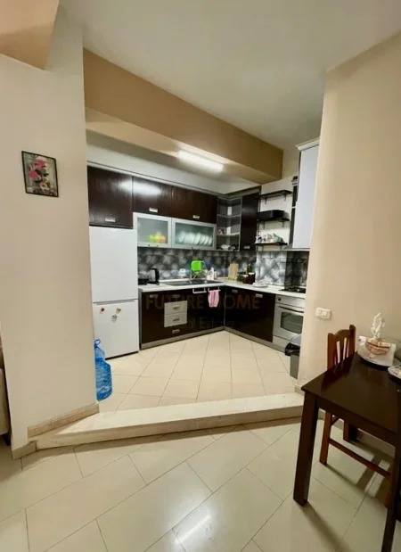 Tirane, jepet me qera apartament 2+1 Kati 6, 88 m² 700 € 