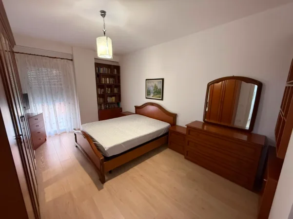 Tirane, jepet me qera apartament 2+1 Kati 2, (Ali Demi)