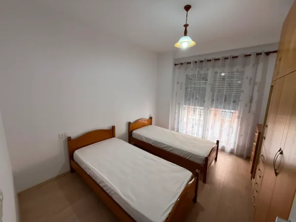 Tirane, jepet me qera apartament 2+1 Kati 2, (Ali Demi)