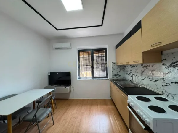 Tirane, jepet me qera apartament 1+1 Kati 3, 45 m² 550 € 