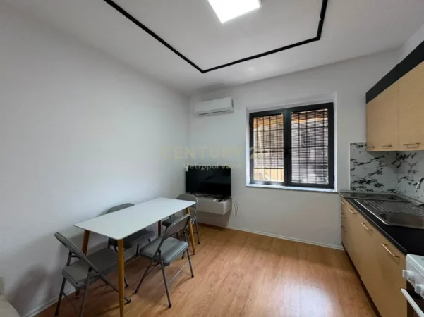 Tirane, jepet me qera apartament 1+1 Kati 3, 45 m² 550 € 