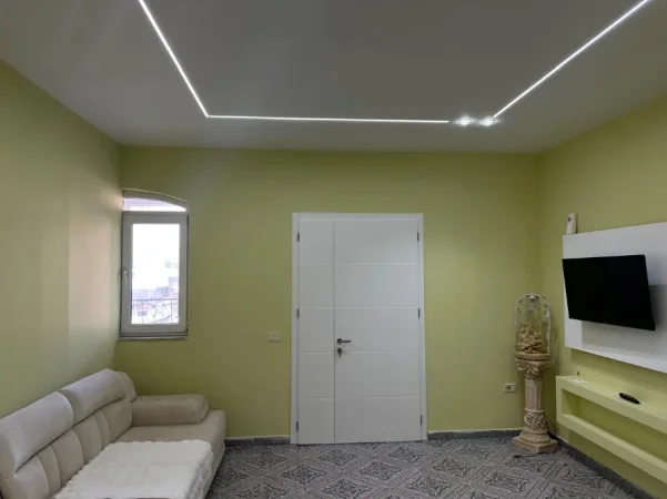 Tirane, jepet me qera apartament 3+1 Kati 2, 150 m² 750 € (Sheshi shqiponja)