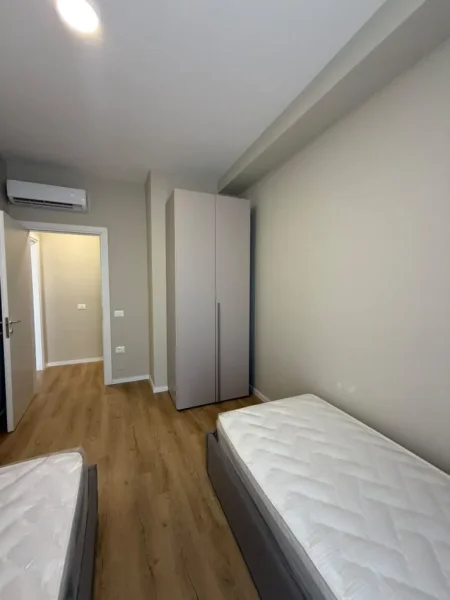 Tirane, jepet me qera apartament 2+1 Kati 8, 80 m² 700 € (Bulevardi I Ri)