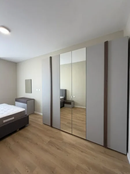 Tirane, jepet me qera apartament 2+1 Kati 8, 80 m² 700 € (Bulevardi I Ri)