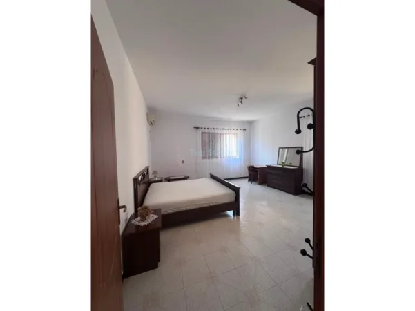 Shqiperi, jepet me qera apartament 2+1+Ballkon Kati 2, 100 m² 600 € (Pjeter Budi)