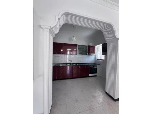 Shqiperi, jepet me qera apartament 2+1+Ballkon Kati 2, 100 m² 600 € (Pjeter Budi)