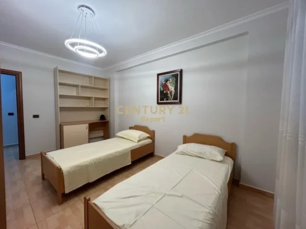 Tirane, jepet me qera apartament 2+1 Kati 5, 112 m² 700 € (JEPET ME QIRA APARTAMENT 2+1+2 TEK JOENA,21 DHJETORI)