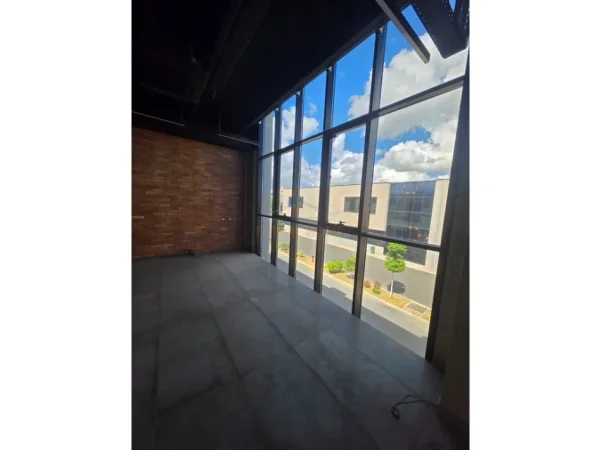 Tirane, shitet ambjent biznesi , 1.000 m² 1.800.000 € (Autostade Tirane Durres)
