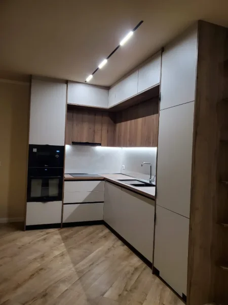 Tirane, jepet me qera apartament 2+1+Ballkon Kati 1, 116 m² 1.500 € 