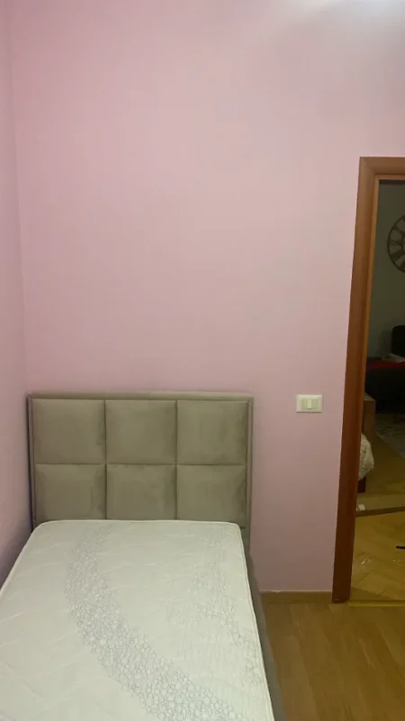 Tirane, jepet me qera apartament 2+1+Ballkon Kati 8, 75 m² 800 € (Qender,Rruga Bardhok Biba prane Galerise(Ish-Kinema 17 Nentori))