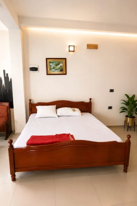 Tirane, jepet me qera garsonier 1+1 Kati 2, 37 m² (Fundi Rruges Jordan Misja, Sapo kalon Shinat e Trenit)