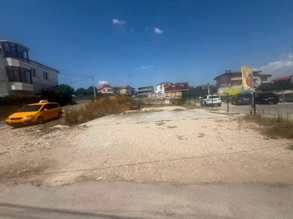 Tirane, shitet toke , 800 m² 210.000 € (sauk i ri , buze unazes madhe)
