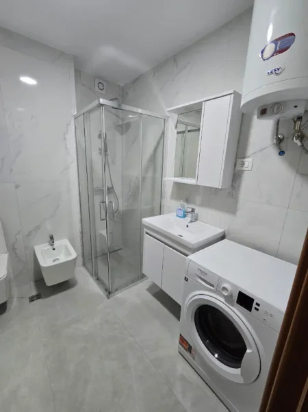 Tirane, jepet me qera apartament 2+1 Kati 5, 95 m² 800 € (Pranë Liqenit Artificial, Rruga Kosovarve, Tiranë)