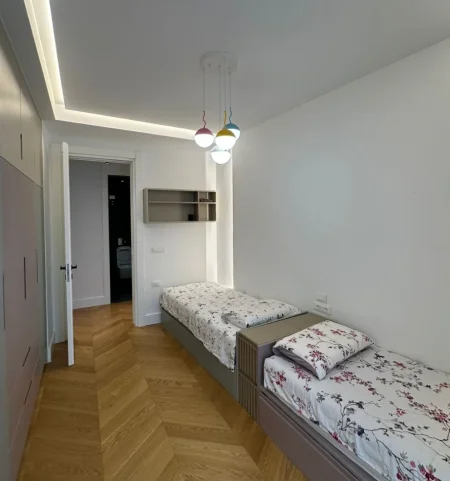 Tirane, jepet me qera apartament 2+1 , 133 m² 3.000 € 