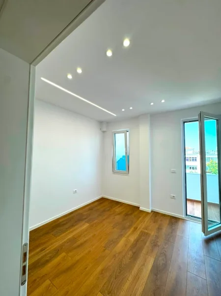 Tirane, shitet apartament 2+1 Kati 3, 84 m² 100.000 € (prane terminali autobuzave)