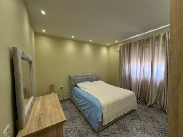 Tirane, jepet me qera apartament 3+1+Aneks+Ballkon Kati 2, 150 m² 750 € (laprake)