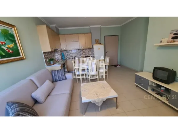 Tirane, jepet me qera apartament 1+1+Aneks+Ballkon Kati 1, 68 m² 380 € (fresku)
