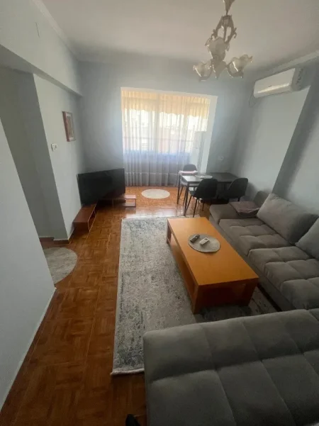 Tirane, jepet me qera apartament 1+1 Kati 5, 60 m² 450 € (rruga bardhyl)