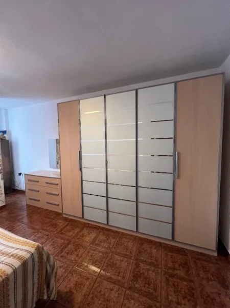 Shqiperi, jepet me qera apartament 2+1 Kati 2, 100 m² 650 € (Zogu i Zi)