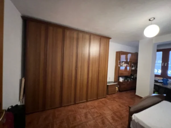 Shqiperi, jepet me qera apartament 2+1 Kati 2, 100 m² 650 € (Zogu i Zi)