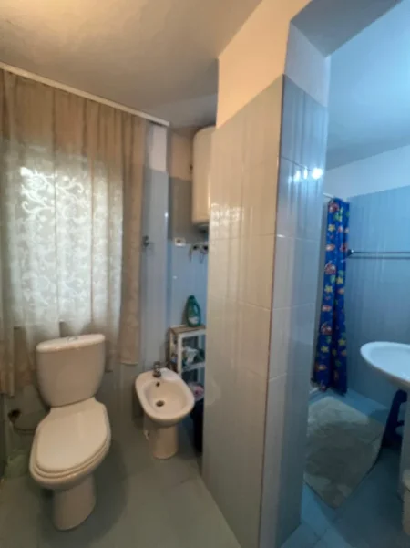 Shqiperi, jepet me qera apartament 2+1 Kati 2, 100 m² 650 € (Zogu i Zi)