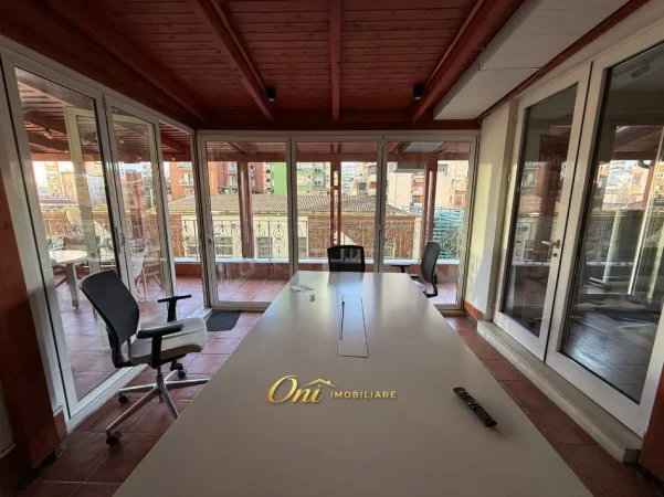 Tirane, jepet me qera zyre Kati 2, 187 m² 1.800 € (BRIGADA 8)
