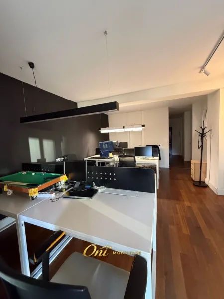 Tirane, jepet me qera zyre Kati 2, 187 m² 1.800 € (BRIGADA 8)