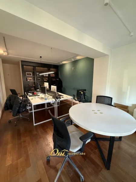 Tirane, jepet me qera zyre Kati 2, 187 m² 1.800 € (BRIGADA 8)
